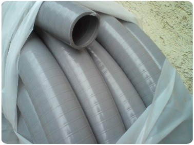 PVC flexi hadica cierna